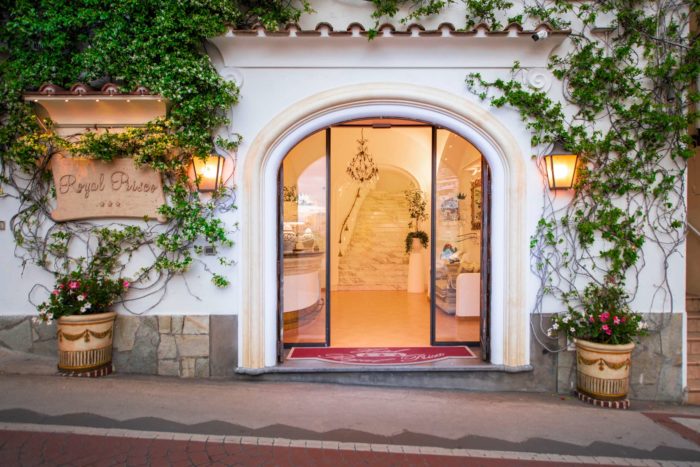 Entrance Hotel Royal Prisco